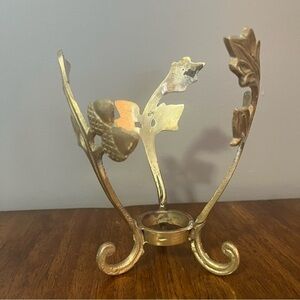 vintage solid brass stand with leaf and acorn detailing.